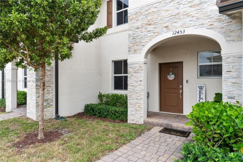 Townhouse in Miami, Florida 3 bedrooms, 137.77 sq.m. № 1695445 - photo 3
