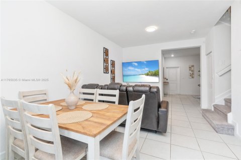 Townhouse in Miami, Florida 3 bedrooms, 137.77 sq.m. № 1695445 - photo 13