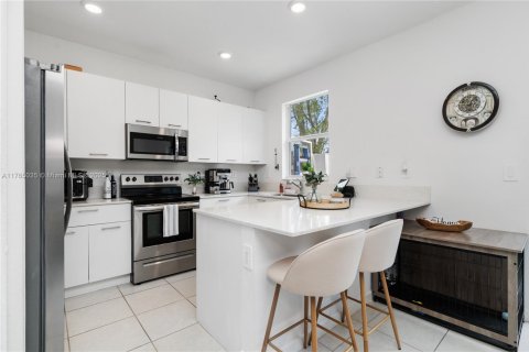 Townhouse in Miami, Florida 3 bedrooms, 137.77 sq.m. № 1695445 - photo 17