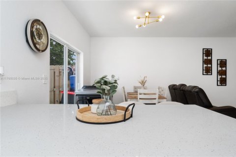 Townhouse in Miami, Florida 3 bedrooms, 137.77 sq.m. № 1695445 - photo 19