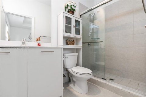 Townhouse in Miami, Florida 3 bedrooms, 137.77 sq.m. № 1695445 - photo 24