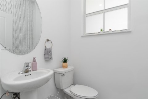 Townhouse in Miami, Florida 3 bedrooms, 137.77 sq.m. № 1695445 - photo 20