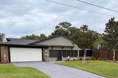 House in DeLand, Florida 3 bedrooms, 199.09 sq.m. № 2423965 - photo 4