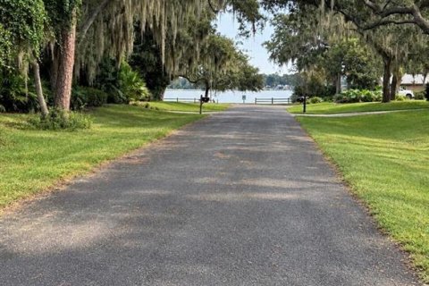 House in DeLand, Florida 3 bedrooms, 199.09 sq.m. № 2423965 - photo 2
