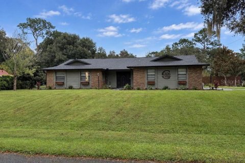House in DeLand, Florida 3 bedrooms, 199.09 sq.m. № 2423965