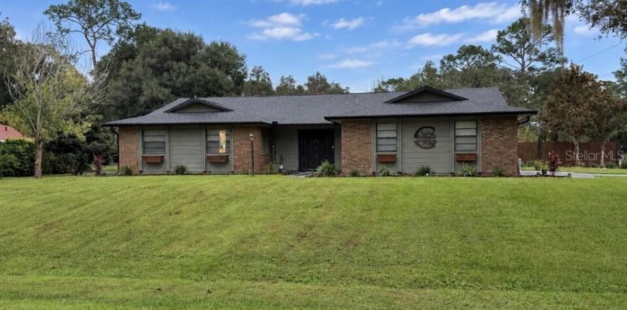 House in DeLand, Florida 3 bedrooms, 199.09 sq.m. № 2423965