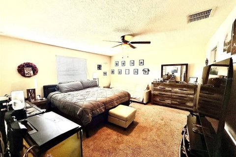 House in Davenport, Florida 4 bedrooms, 234.3 sq.m. № 1904394 - photo 17