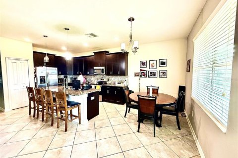 House in Davenport, Florida 4 bedrooms, 234.3 sq.m. № 1904394 - photo 5