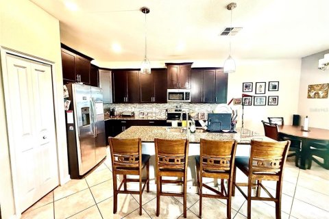 House in Davenport, Florida 4 bedrooms, 234.3 sq.m. № 1904394 - photo 4