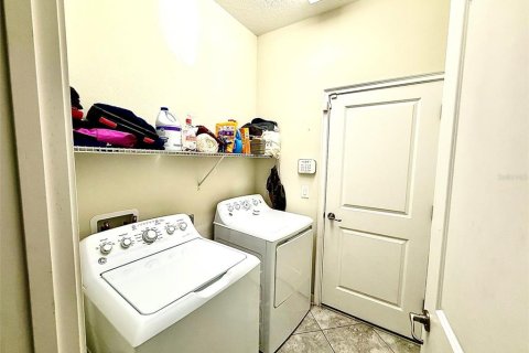 House in Davenport, Florida 4 bedrooms, 234.3 sq.m. № 1904394 - photo 8