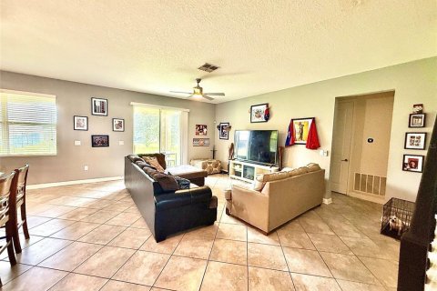 House in Davenport, Florida 4 bedrooms, 234.3 sq.m. № 1904394 - photo 6