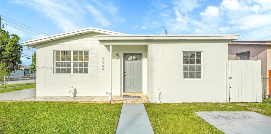 Casa en Hialeah, Florida 4 dormitorios, 147.71 m2 № 1946221