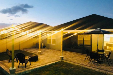 House in Haines City, Florida 3 bedrooms, 141.3 sq.m. № 1849547 - photo 2