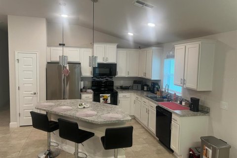 House in Haines City, Florida 3 bedrooms, 141.3 sq.m. № 1849547 - photo 5