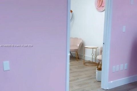 Bureau à Miami Lakes, Floride № 581339