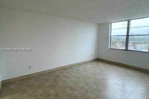 Copropriété à louer à North Miami, Floride: 1 chambre, 72 m2 № 2046305 - photo 8