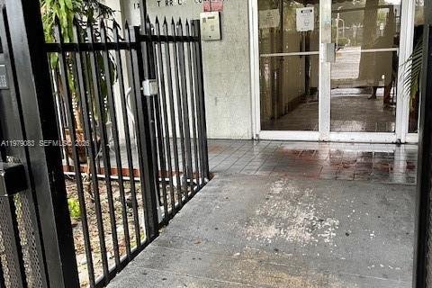 Condo à North Miami, Floride, 1 chambre  № 2046305
