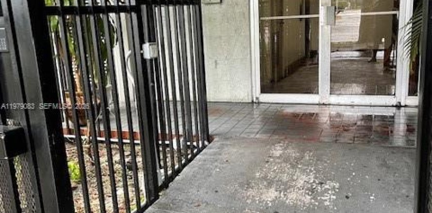 Condo à North Miami, Floride, 1 chambre  № 2046305
