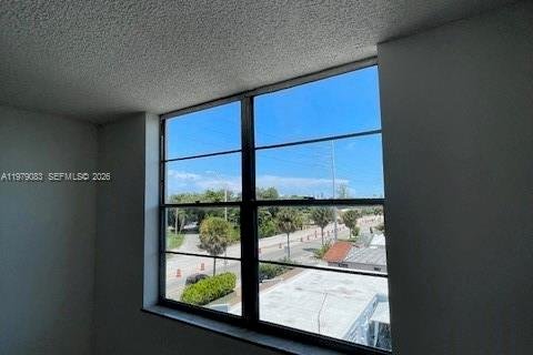 Copropriété à louer à North Miami, Floride: 1 chambre, 72 m2 № 2046305 - photo 3