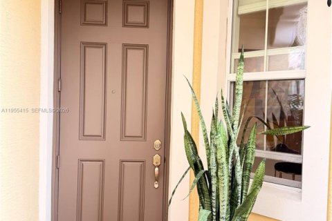 Снять в аренду таунхаус в Санрайз, Флорида 4 спальни, 176.05м2, № 2012081 - фото 2