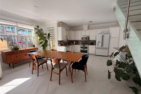 Снять в аренду таунхаус в Санрайз, Флорида 4 спальни, 176.05м2, № 2012081 - фото 27