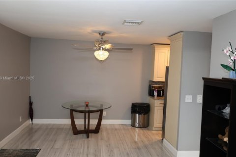 Copropriété à vendre à Sunrise, Floride: 3 chambres, 89.93 m2 № 2016375 - photo 5