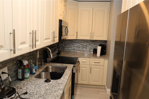 Copropriété à vendre à Sunrise, Floride: 3 chambres, 89.93 m2 № 2016375 - photo 6