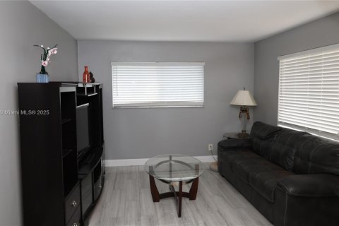 Copropriété à vendre à Sunrise, Floride: 3 chambres, 89.93 m2 № 2016375 - photo 3