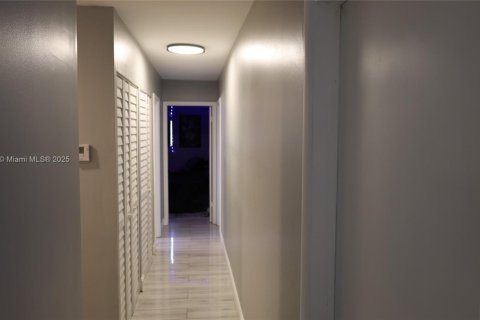 Copropriété à vendre à Sunrise, Floride: 3 chambres, 89.93 m2 № 2016375 - photo 9