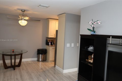 Copropriété à vendre à Sunrise, Floride: 3 chambres, 89.93 m2 № 2016375 - photo 4