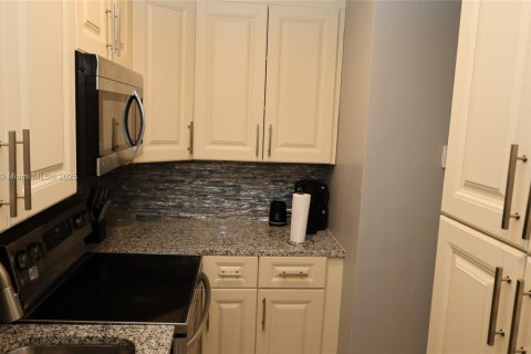 Copropriété à vendre à Sunrise, Floride: 3 chambres, 89.93 m2 № 2016375 - photo 7