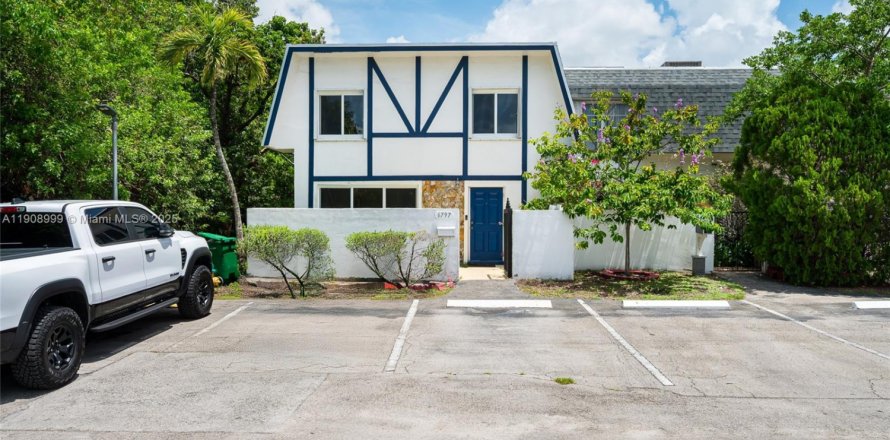 Adosado en Davie, Florida 3 dormitorios, 171.68 m2 № 1964396