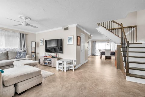 Adosado en alquiler en Davie, Florida, 3 dormitorios, 171.68 m2 № 1964396 - foto 2