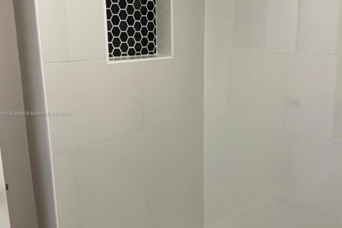 Купить кондоминиум в Майами, Флорида 1 спальня, 68.93м2, № 1705371 - фото 14