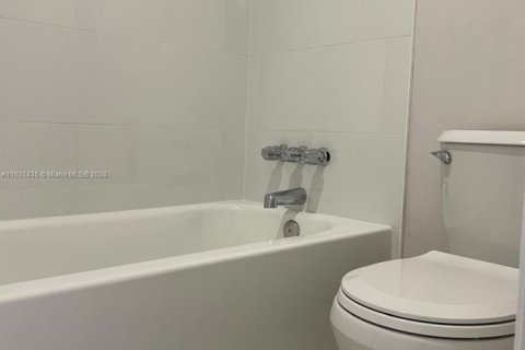 Купить кондоминиум в Майами, Флорида 1 спальня, 68.93м2, № 1705371 - фото 15
