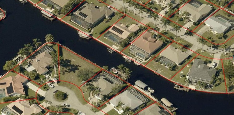 Terrain à Cape Coral, Floride № 2201191
