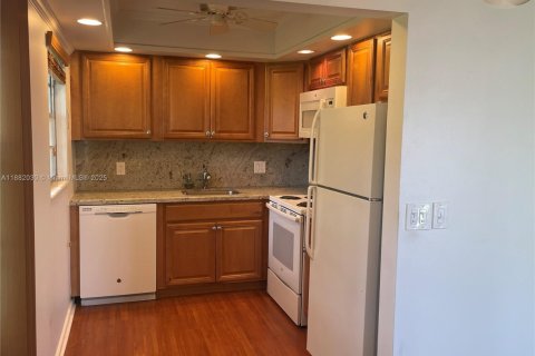 Condo in Deerfield Beach, Florida, 2 bedrooms  № 1924841 - photo 3