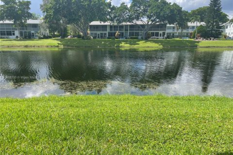 Condo in Deerfield Beach, Florida, 2 bedrooms  № 1924841 - photo 10