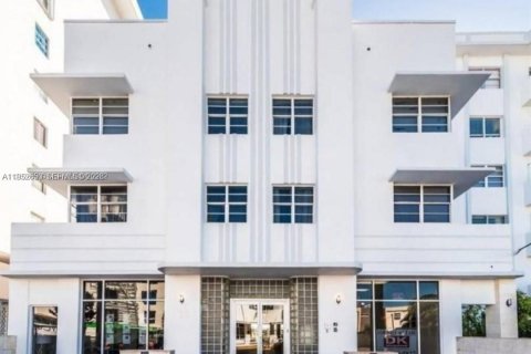 Condo in Miami Beach, Florida № 2010387 - photo 12