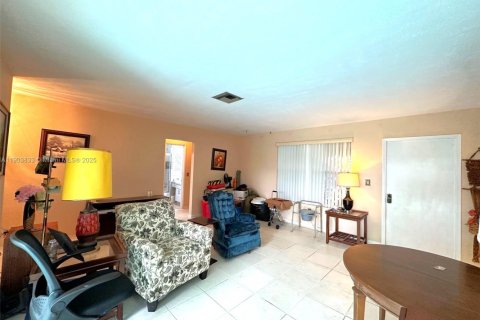 Villa ou maison à vendre à Miramar, Floride: 3 chambres, 112.78 m2 № 1954783 - photo 12