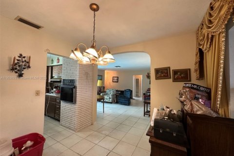 Villa ou maison à vendre à Miramar, Floride: 3 chambres, 112.78 m2 № 1954783 - photo 8