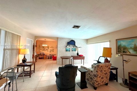 Villa ou maison à vendre à Miramar, Floride: 3 chambres, 112.78 m2 № 1954783 - photo 10