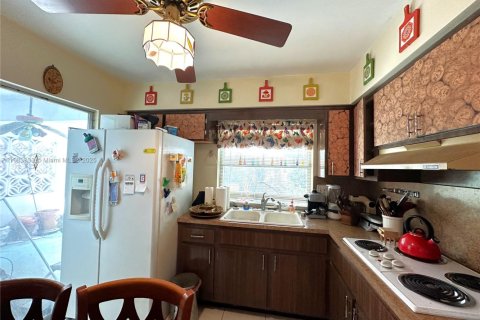 Villa ou maison à vendre à Miramar, Floride: 3 chambres, 112.78 m2 № 1954783 - photo 2