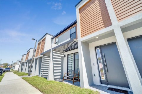 Снять в аренду таунхаус в Киссимми, Флорида 1 комната, 126.35м2, № 2220579 - фото 3