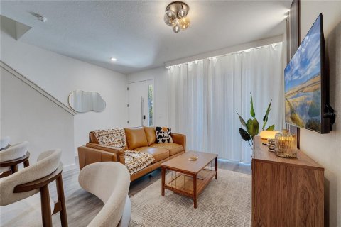 Снять в аренду таунхаус в Киссимми, Флорида 1 комната, 126.35м2, № 2220579 - фото 9
