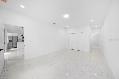 Casa en venta en Lehigh Acres, Florida, 3 dormitorios, 195.19 m2 № 2354406 - foto 13