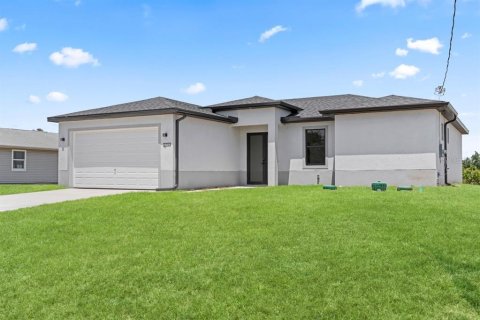 House in Lehigh Acres, Florida 3 bedrooms, 195.19 sq.m. № 2354406