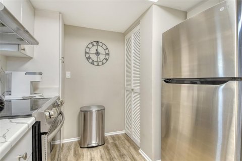 Condo in Longboat Key, Florida, 2 bedrooms  № 1787442 - photo 9