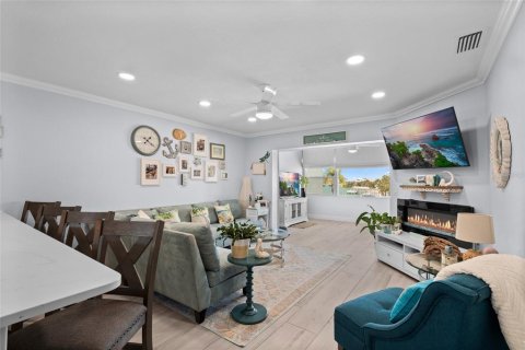 Condo in South Pasadena, Florida, 1 bedroom № 2099627 - photo 12