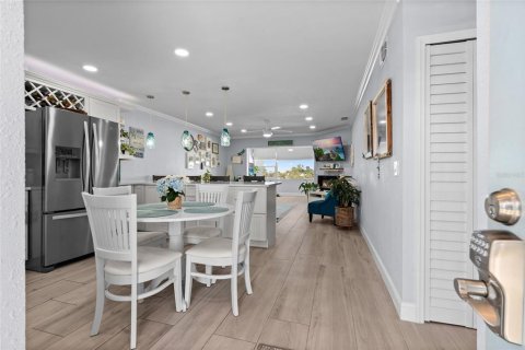 Condo in South Pasadena, Florida, 1 bedroom № 2099627 - photo 19